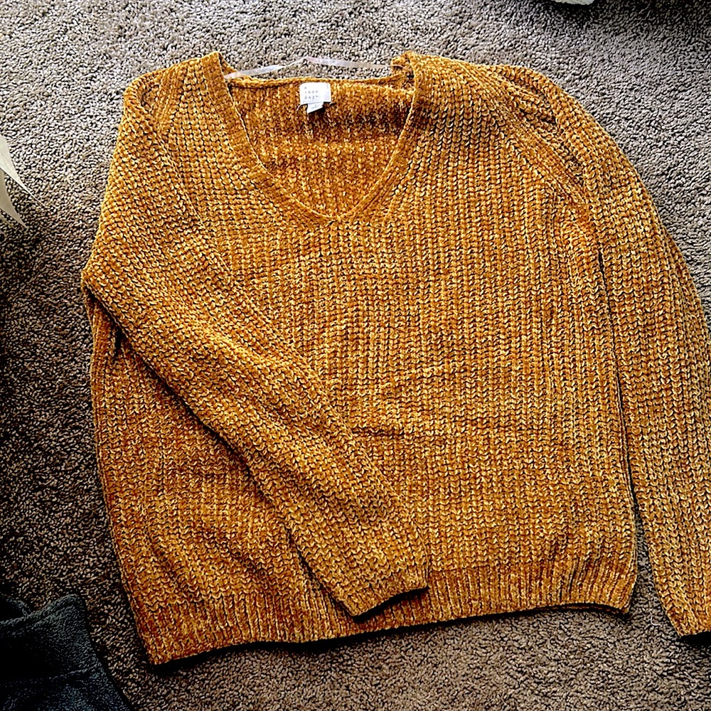 Mustard v neck sweater, size L